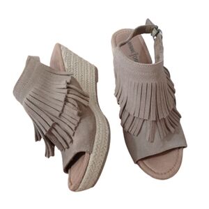 Minnetonka Amelie Leather Fringe Cork Wedge Buckle Sandals Taupe Tan Size 9